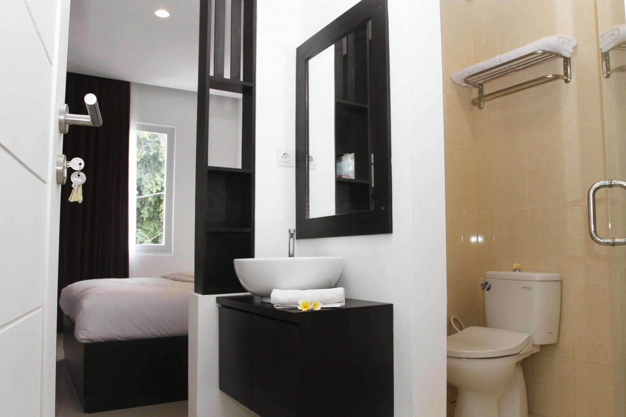 Lowcost Bed & Breakfast Jimbaran Esterno foto