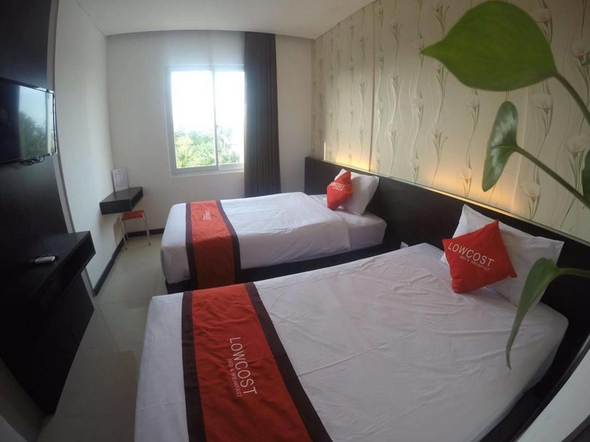 Lowcost Bed & Breakfast Jimbaran Esterno foto